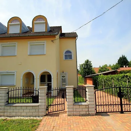Apartment Fausztland Zamardi