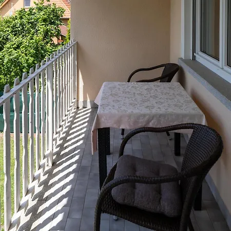 Fausztland Apartment